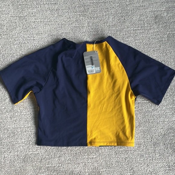NWT Gymshark asymmetric crop top in navy and gold size XL never worn - Picture 2 of 4